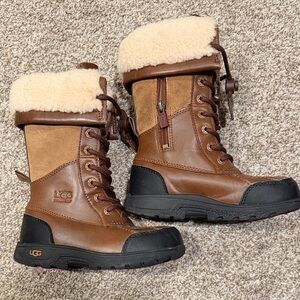 UGG Kids Butte II Worchester Boot Tan and Black Cozy Boots